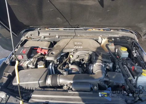 2018 Jeep Wrangler Unlimited Sahara 4X4 из США, поврежденный, VIN 1C4HJXEG4JW250306